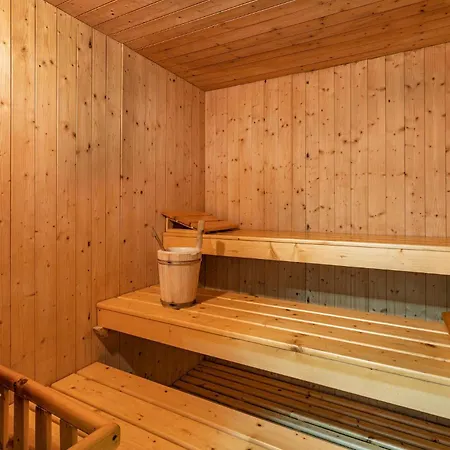 Borgo Elisa Feriehus *